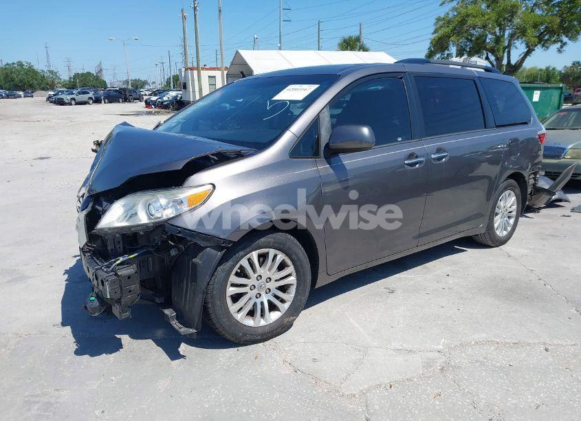 Photo 2 of 2017 Toyota Sienna XLE 8 PASSENGER (VIN 5TDYZ3DC4HS856263)