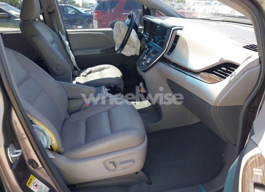 Photo 5 of 2017 Toyota Sienna XLE 8 PASSENGER (VIN 5TDYZ3DC4HS856263)