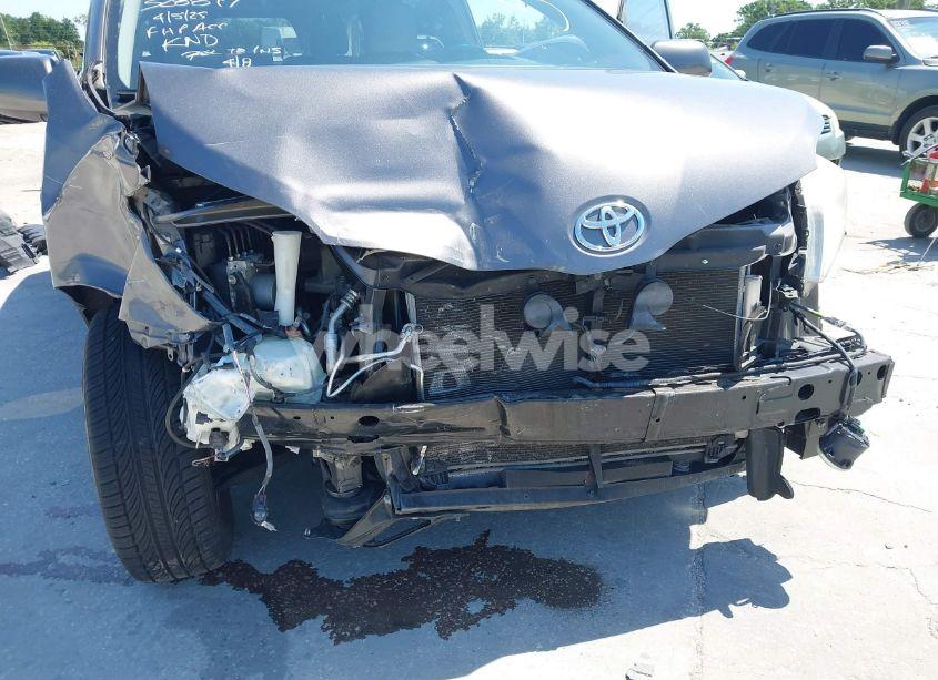 Photo 6 of 2017 Toyota Sienna XLE 8 PASSENGER (VIN 5TDYZ3DC4HS856263)