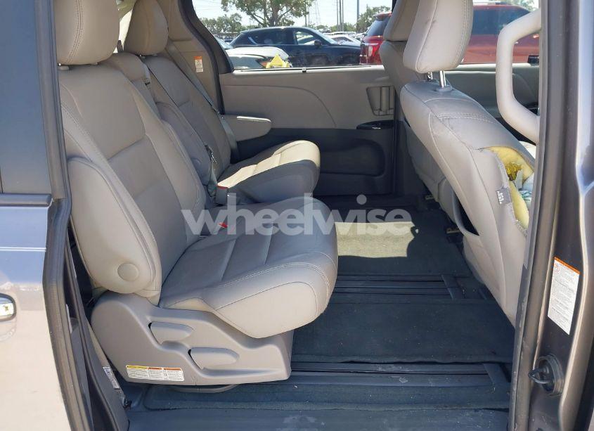 Photo 8 of 2017 Toyota Sienna XLE 8 PASSENGER (VIN 5TDYZ3DC4HS856263)