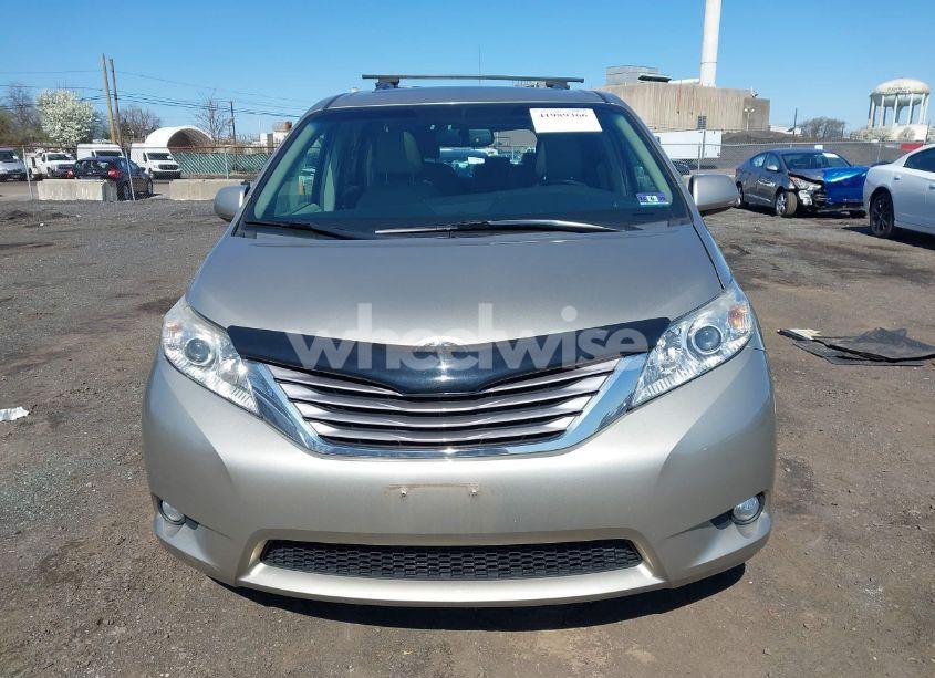Photo 12 of 2017 Toyota Sienna XLE 8 PASSENGER (VIN 5TDYZ3DC4HS862189)