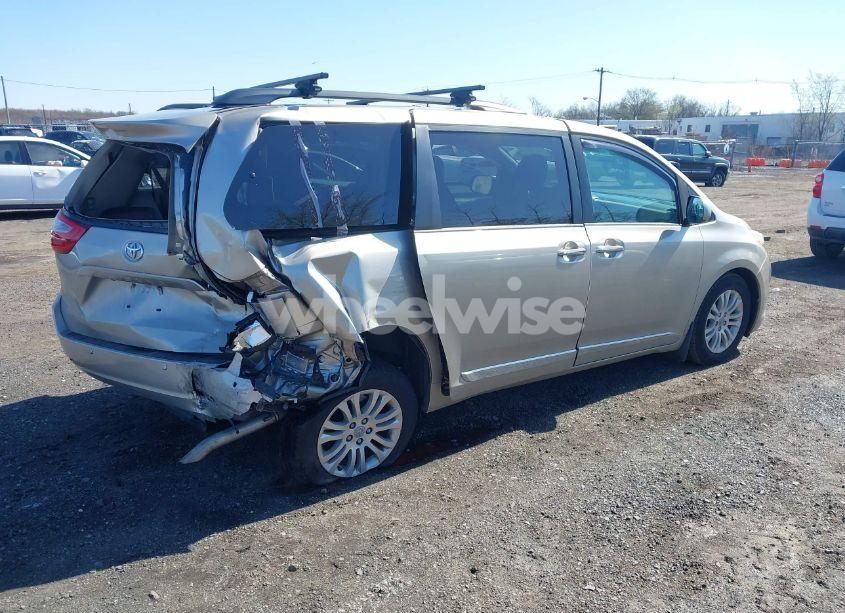 Photo 4 of 2017 Toyota Sienna XLE 8 PASSENGER (VIN 5TDYZ3DC4HS862189)