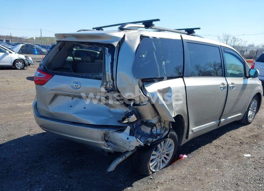 Photo 6 of 2017 Toyota Sienna XLE 8 PASSENGER (VIN 5TDYZ3DC4HS862189)