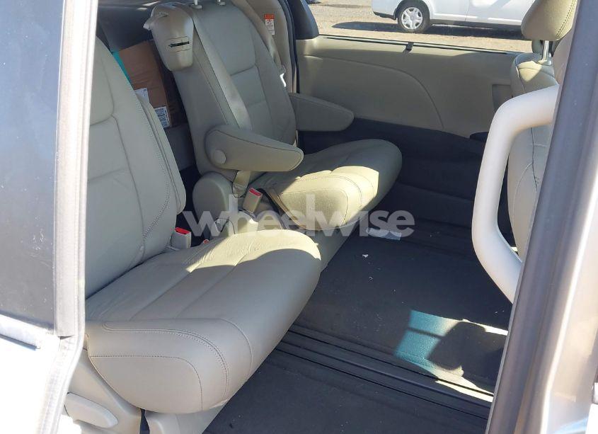 Photo 8 of 2017 Toyota Sienna XLE 8 PASSENGER (VIN 5TDYZ3DC4HS862189)