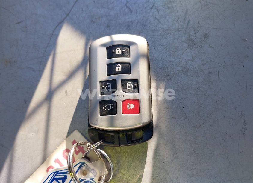 Photo 11 of 2017 Toyota Sienna XLE/LIMITED (VIN 5TDYZ3DC4HS868879)