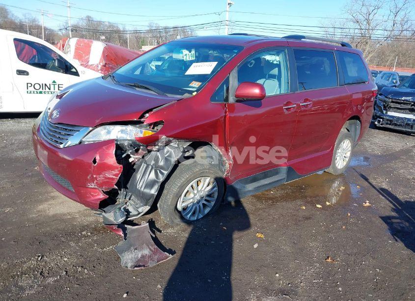 Photo 2 of 2017 Toyota Sienna XLE/LIMITED (VIN 5TDYZ3DC4HS868879)