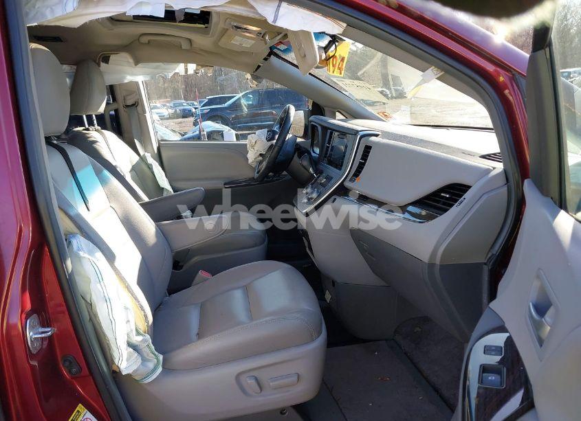 Photo 5 of 2017 Toyota Sienna XLE/LIMITED (VIN 5TDYZ3DC4HS868879)