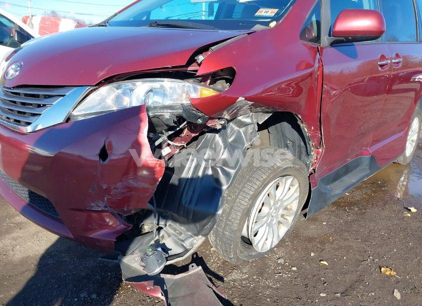 Photo 6 of 2017 Toyota Sienna XLE/LIMITED (VIN 5TDYZ3DC4HS868879)