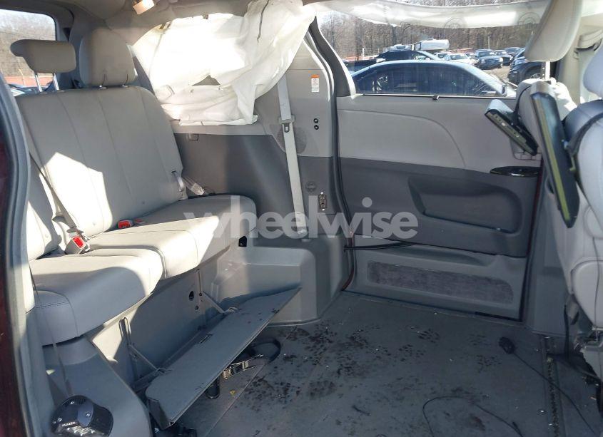 Photo 8 of 2017 Toyota Sienna XLE/LIMITED (VIN 5TDYZ3DC4HS868879)