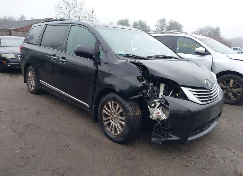 2017 Toyota Sienna XLE 8 PASSENGER (VIN 5TDYZ3DC4HS882426) main photo