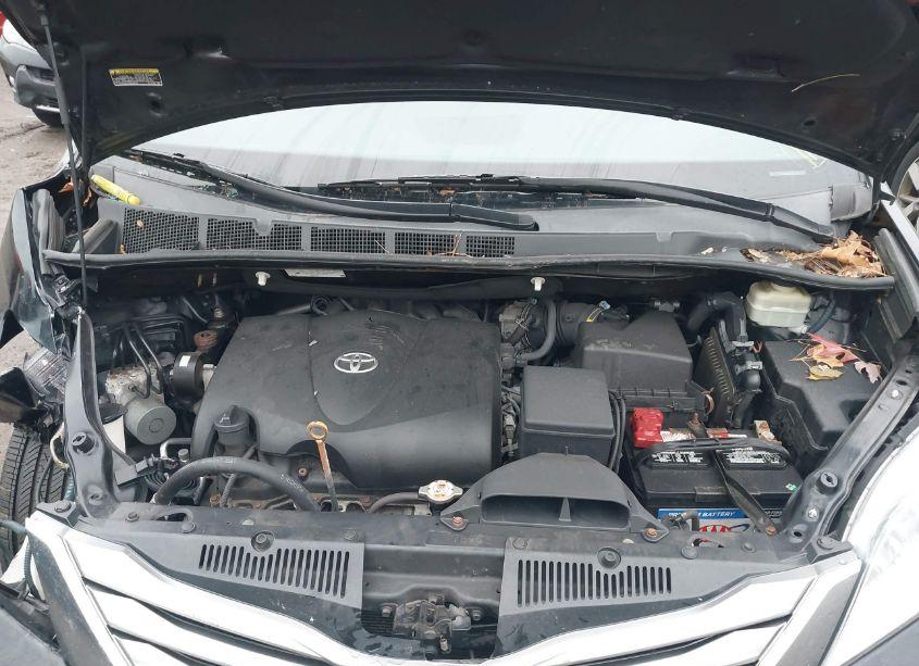 Photo 10 of 2017 Toyota Sienna XLE 8 PASSENGER (VIN 5TDYZ3DC4HS882426)