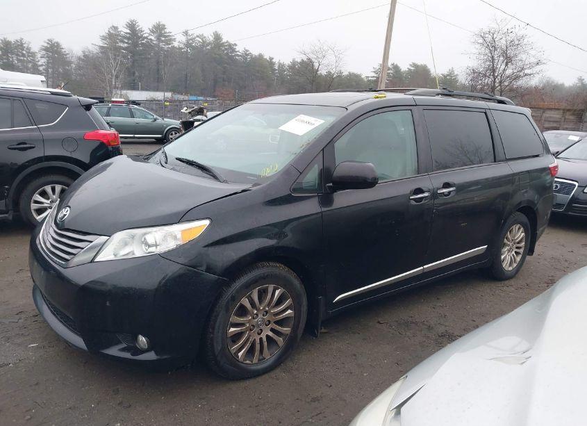 Photo 14 of 2017 Toyota Sienna XLE 8 PASSENGER (VIN 5TDYZ3DC4HS882426)