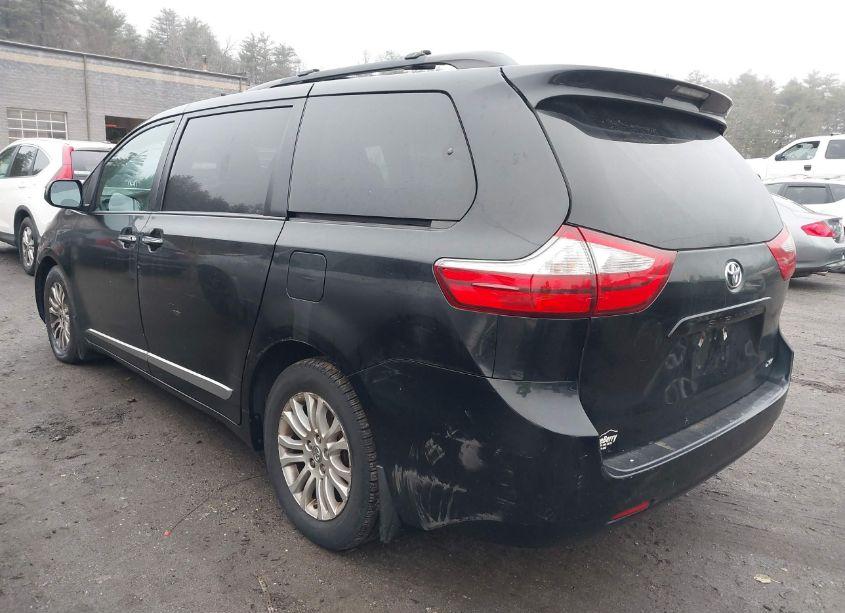 Photo 3 of 2017 Toyota Sienna XLE 8 PASSENGER (VIN 5TDYZ3DC4HS882426)