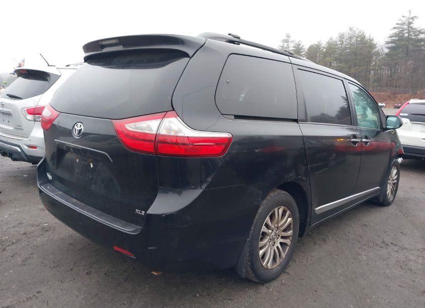 Photo 4 of 2017 Toyota Sienna XLE 8 PASSENGER (VIN 5TDYZ3DC4HS882426)