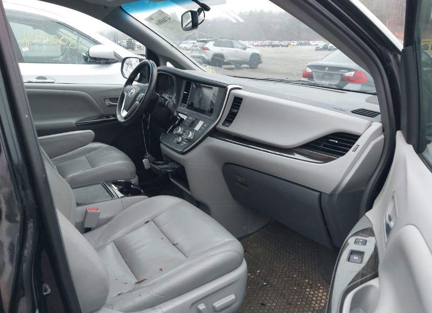 Photo 5 of 2017 Toyota Sienna XLE 8 PASSENGER (VIN 5TDYZ3DC4HS882426)