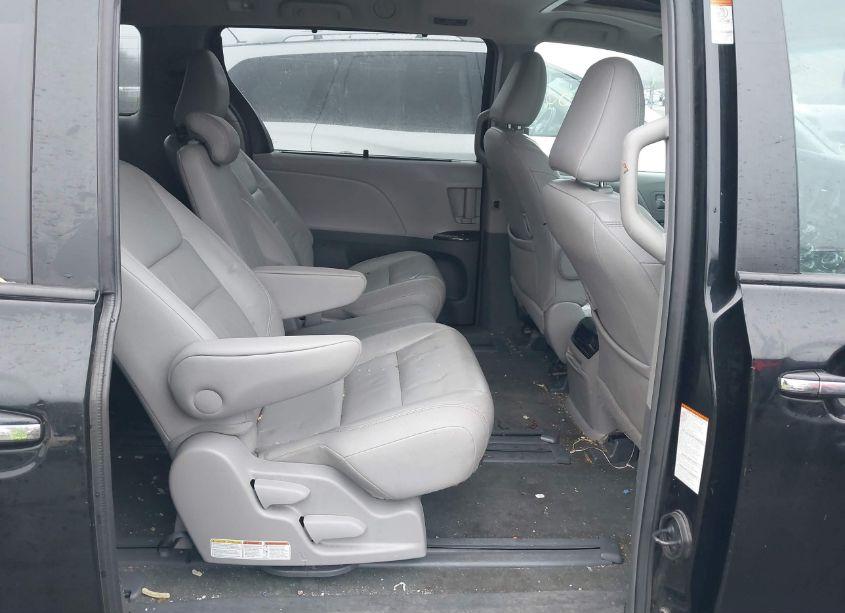 Photo 8 of 2017 Toyota Sienna XLE 8 PASSENGER (VIN 5TDYZ3DC4HS882426)