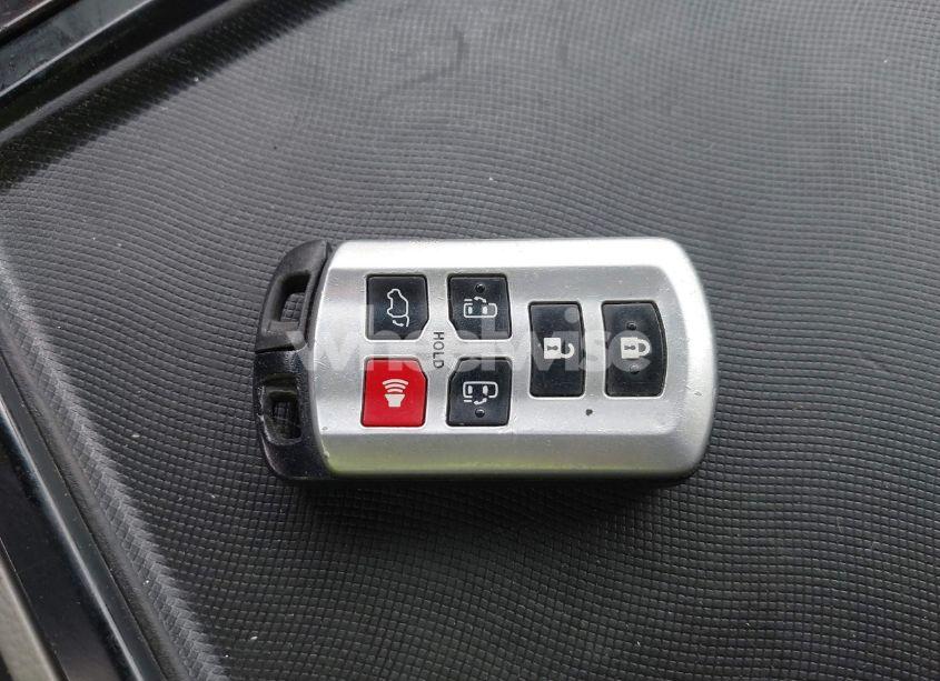 Photo 11 of 2017 Toyota Sienna XLE 8 PASSENGER (VIN 5TDYZ3DC4HS886380)