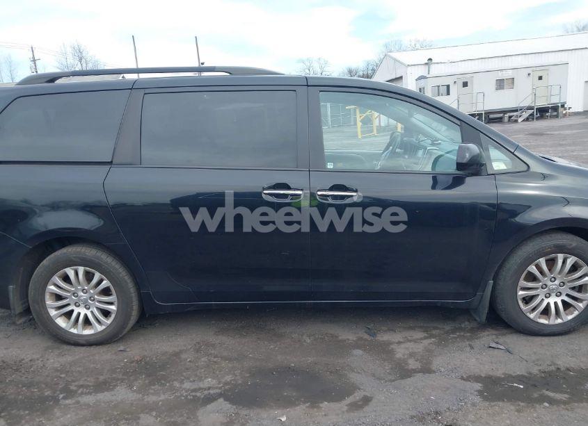 Photo 13 of 2017 Toyota Sienna XLE 8 PASSENGER (VIN 5TDYZ3DC4HS886380)