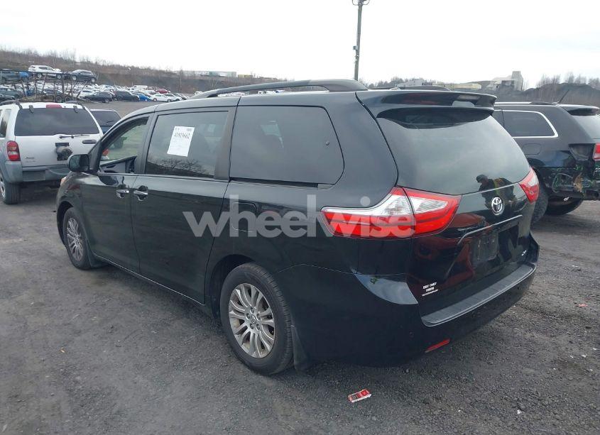 Photo 3 of 2017 Toyota Sienna XLE 8 PASSENGER (VIN 5TDYZ3DC4HS886380)