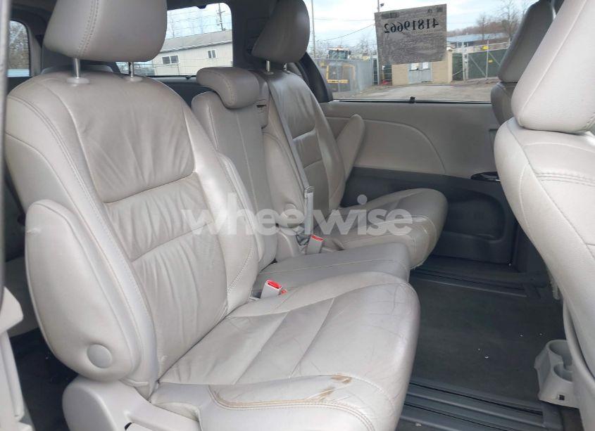 Photo 8 of 2017 Toyota Sienna XLE 8 PASSENGER (VIN 5TDYZ3DC4HS886380)