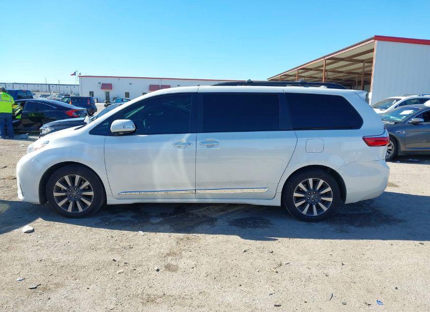 Photo 14 of 2018 Toyota Sienna LIMITED 7 PASSENGER (VIN 5TDYZ3DC4JS937219)