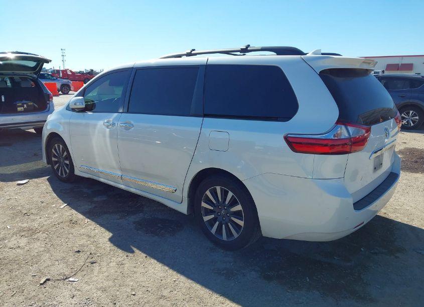 Photo 3 of 2018 Toyota Sienna LIMITED 7 PASSENGER (VIN 5TDYZ3DC4JS937219)