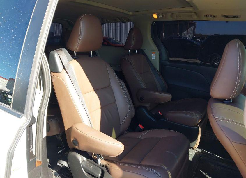 Photo 8 of 2018 Toyota Sienna LIMITED 7 PASSENGER (VIN 5TDYZ3DC4JS937219)