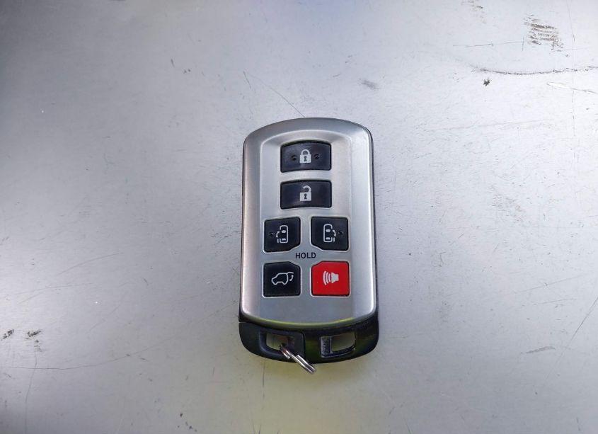 Photo 11 of 2018 Toyota Sienna XLE/XLE PREMIUM/LIMITED/LIMITED PREMIUM (VIN 5TDYZ3DC4JS937804)