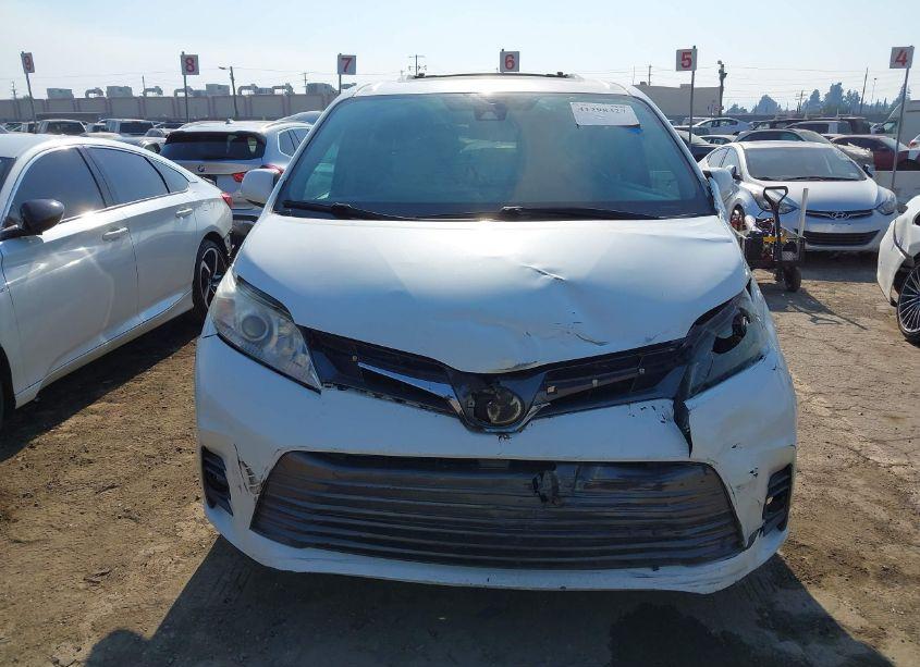 Photo 12 of 2018 Toyota Sienna XLE/XLE PREMIUM/LIMITED/LIMITED PREMIUM (VIN 5TDYZ3DC4JS937804)