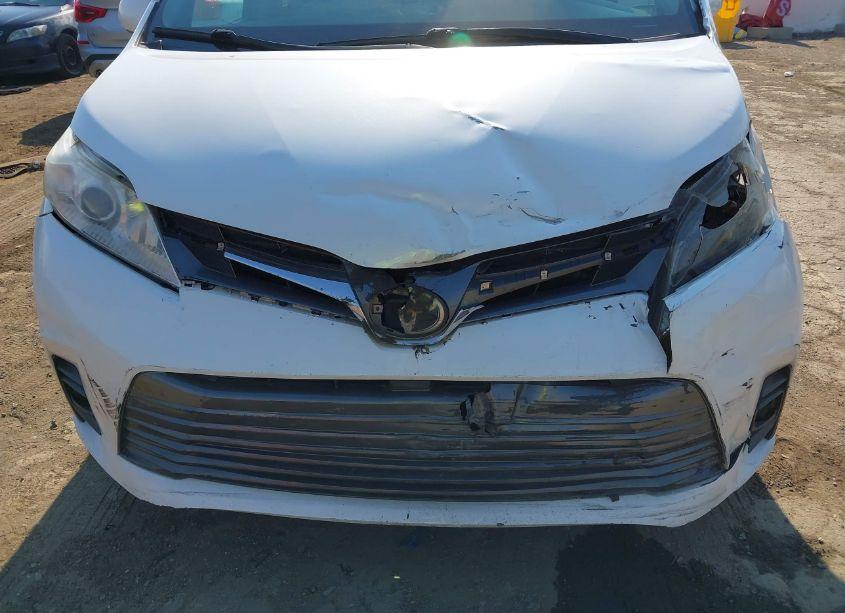 Photo 6 of 2018 Toyota Sienna XLE/XLE PREMIUM/LIMITED/LIMITED PREMIUM (VIN 5TDYZ3DC4JS937804)