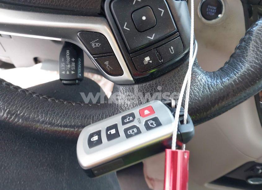 Photo 11 of 2018 Toyota Sienna XLE/XLE PREMIUM/LIMITED/LIMITED PREMIUM (VIN 5TDYZ3DC4JS941562)