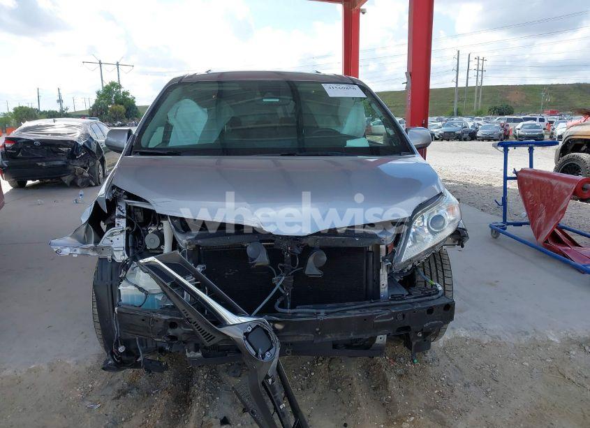 Photo 12 of 2018 Toyota Sienna XLE/XLE PREMIUM/LIMITED/LIMITED PREMIUM (VIN 5TDYZ3DC4JS941562)