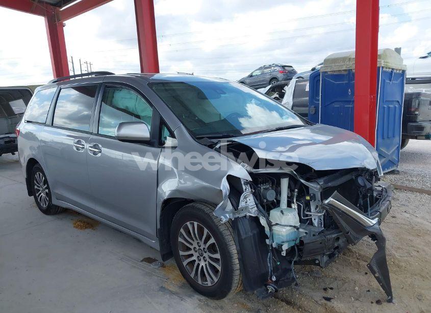 Photo 13 of 2018 Toyota Sienna XLE/XLE PREMIUM/LIMITED/LIMITED PREMIUM (VIN 5TDYZ3DC4JS941562)