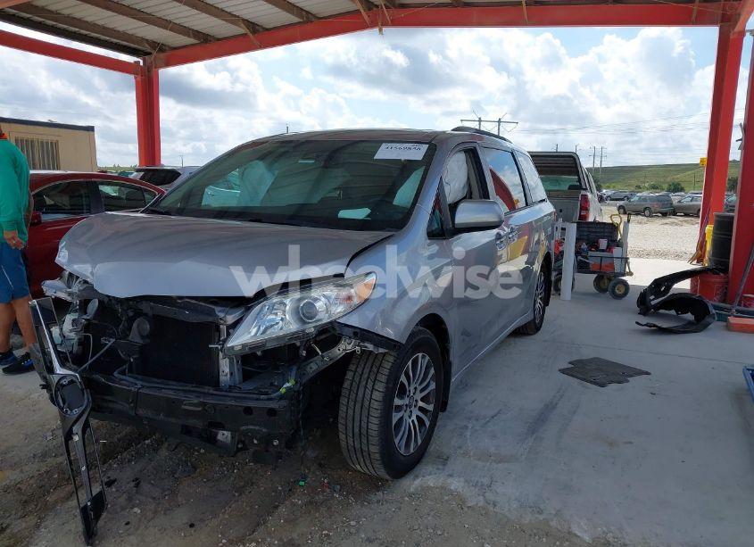 Photo 2 of 2018 Toyota Sienna XLE/XLE PREMIUM/LIMITED/LIMITED PREMIUM (VIN 5TDYZ3DC4JS941562)