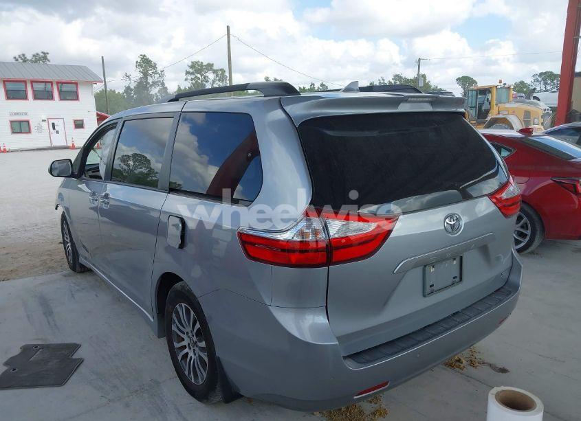 Photo 3 of 2018 Toyota Sienna XLE/XLE PREMIUM/LIMITED/LIMITED PREMIUM (VIN 5TDYZ3DC4JS941562)