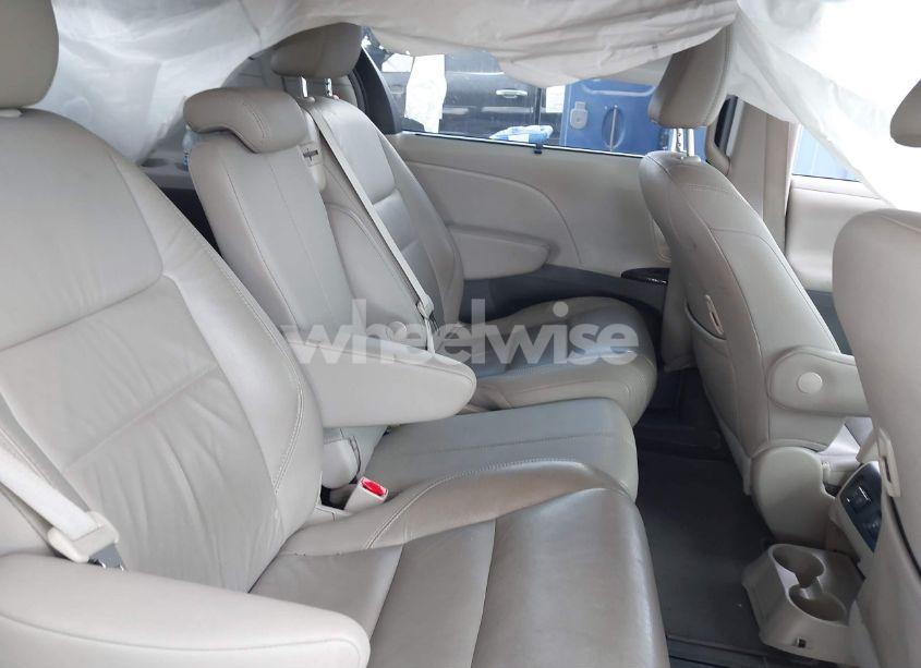 Photo 8 of 2018 Toyota Sienna XLE/XLE PREMIUM/LIMITED/LIMITED PREMIUM (VIN 5TDYZ3DC4JS941562)