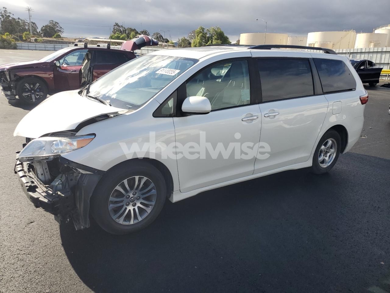 2018 TOYOTA SIENNA XLE (VIN 5TDYZ3DC4JS955395) main photo