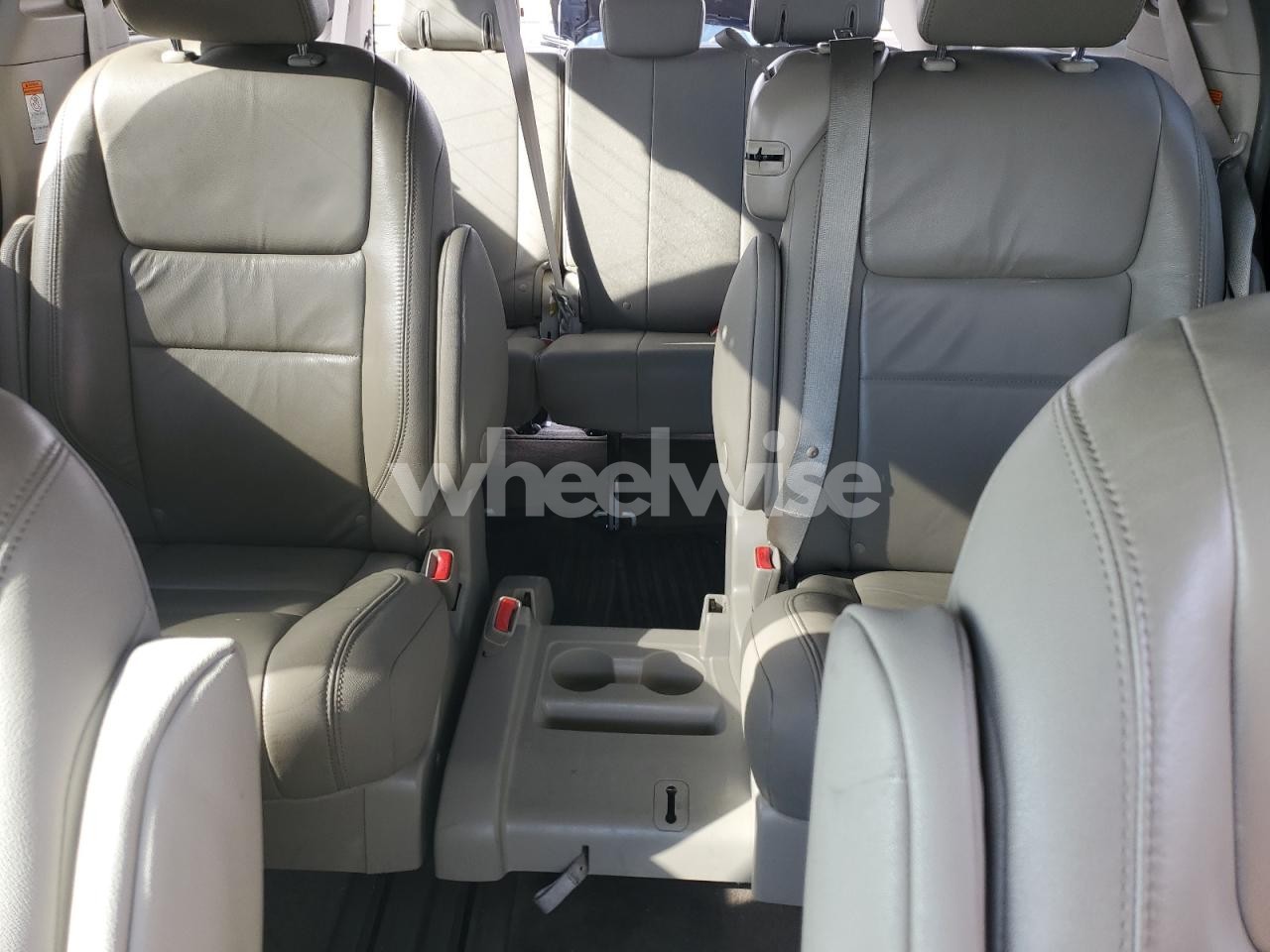 Photo 10 of 2018 TOYOTA SIENNA XLE (VIN 5TDYZ3DC4JS955395)