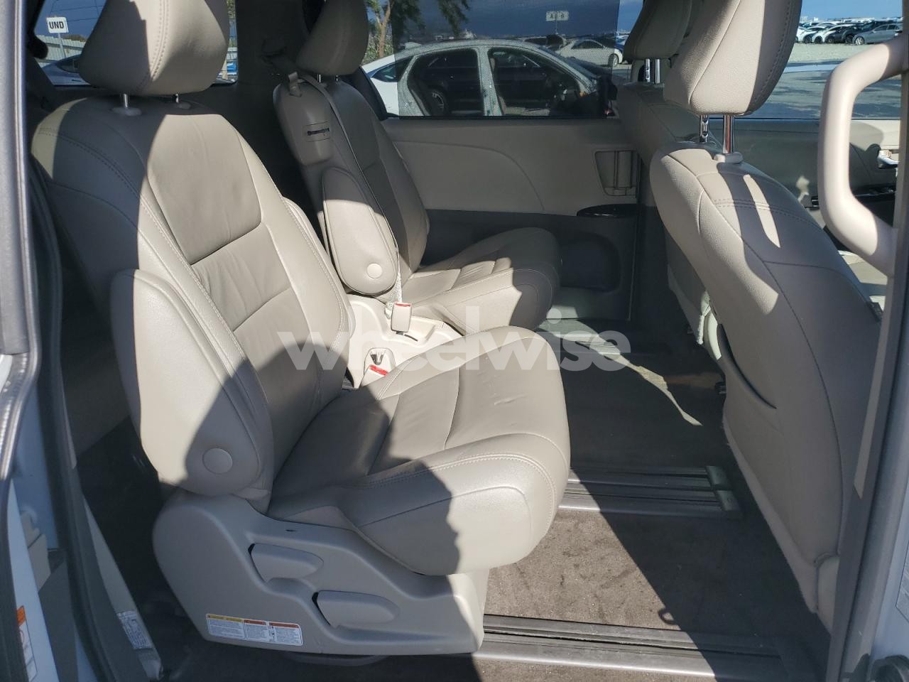 Photo 11 of 2018 TOYOTA SIENNA XLE (VIN 5TDYZ3DC4JS955395)