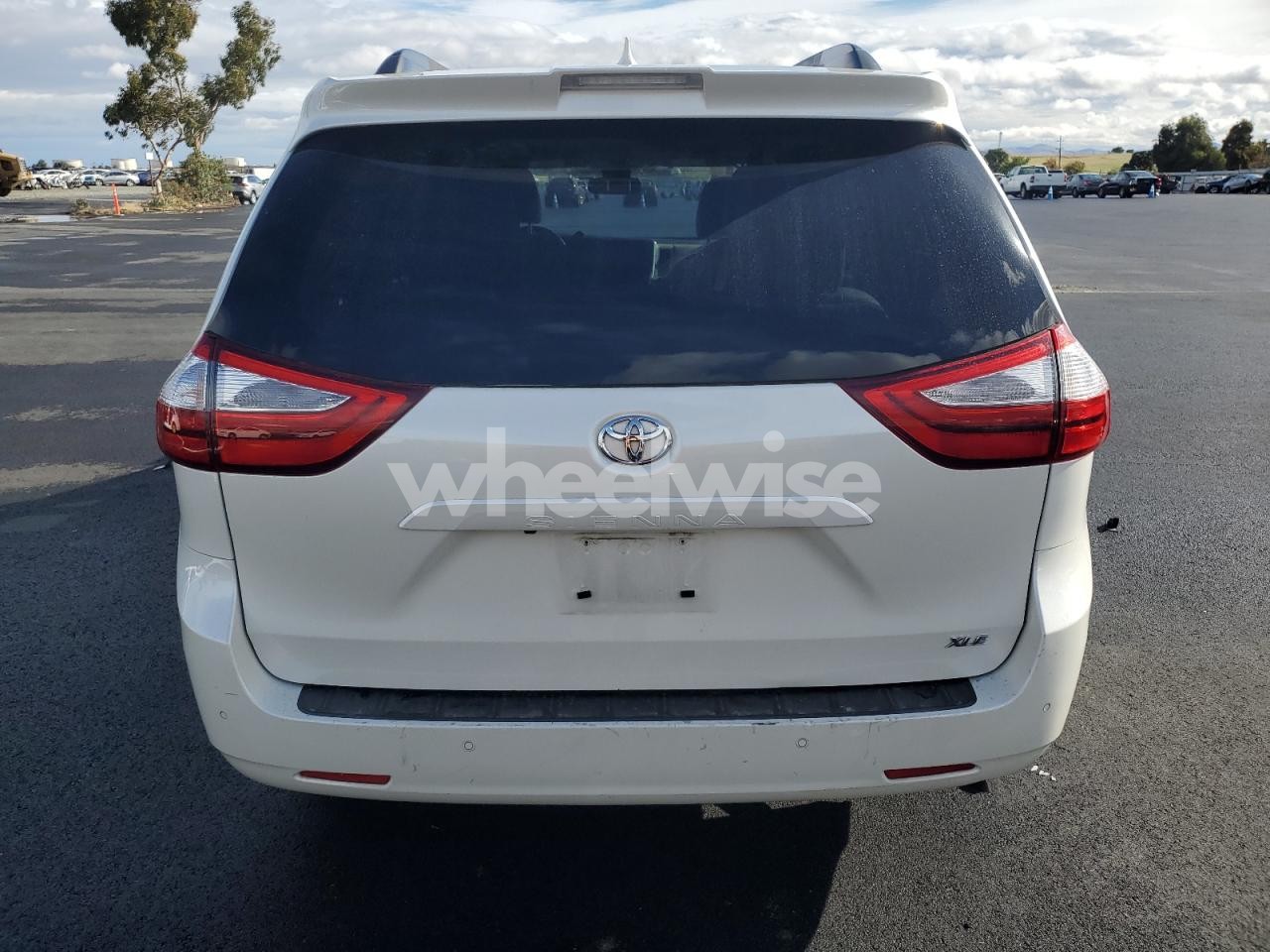 Photo 6 of 2018 TOYOTA SIENNA XLE (VIN 5TDYZ3DC4JS955395)