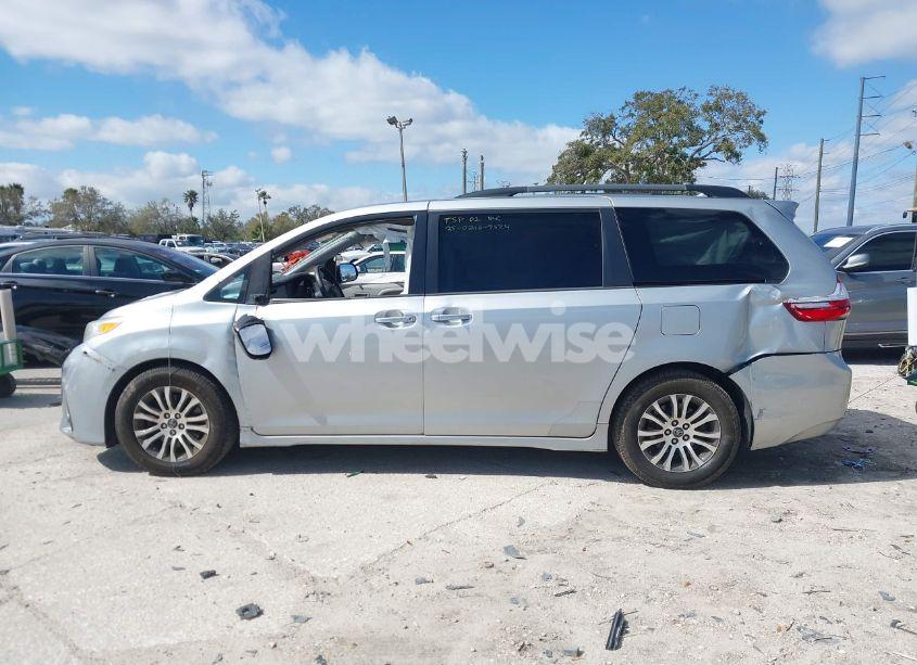 Photo 14 of 2019 Toyota Sienna XLE 8 PASSENGER (VIN 5TDYZ3DC4KS969752)