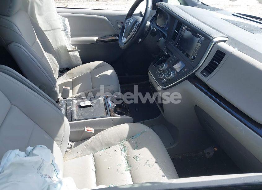 Photo 5 of 2019 Toyota Sienna XLE 8 PASSENGER (VIN 5TDYZ3DC4KS969752)