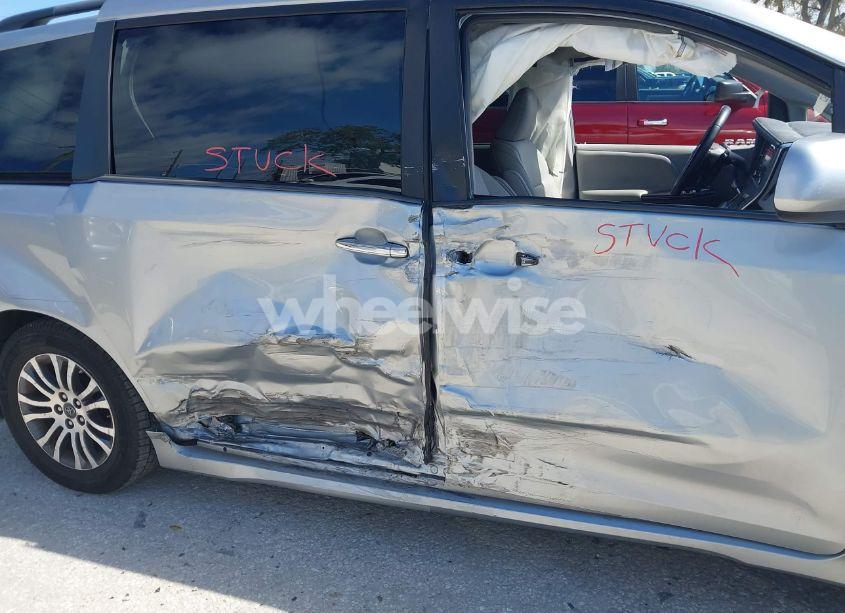 Photo 6 of 2019 Toyota Sienna XLE 8 PASSENGER (VIN 5TDYZ3DC4KS969752)