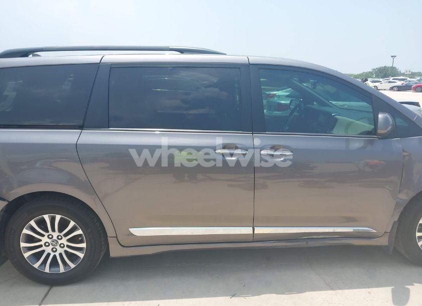 Photo 13 of 2019 Toyota Sienna XLE 8 PASSENGER (VIN 5TDYZ3DC4KS970576)