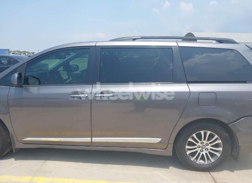 Photo 14 of 2019 Toyota Sienna XLE 8 PASSENGER (VIN 5TDYZ3DC4KS970576)