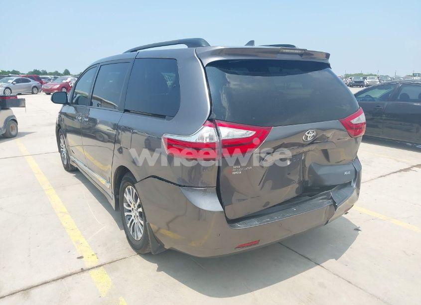 Photo 3 of 2019 Toyota Sienna XLE 8 PASSENGER (VIN 5TDYZ3DC4KS970576)