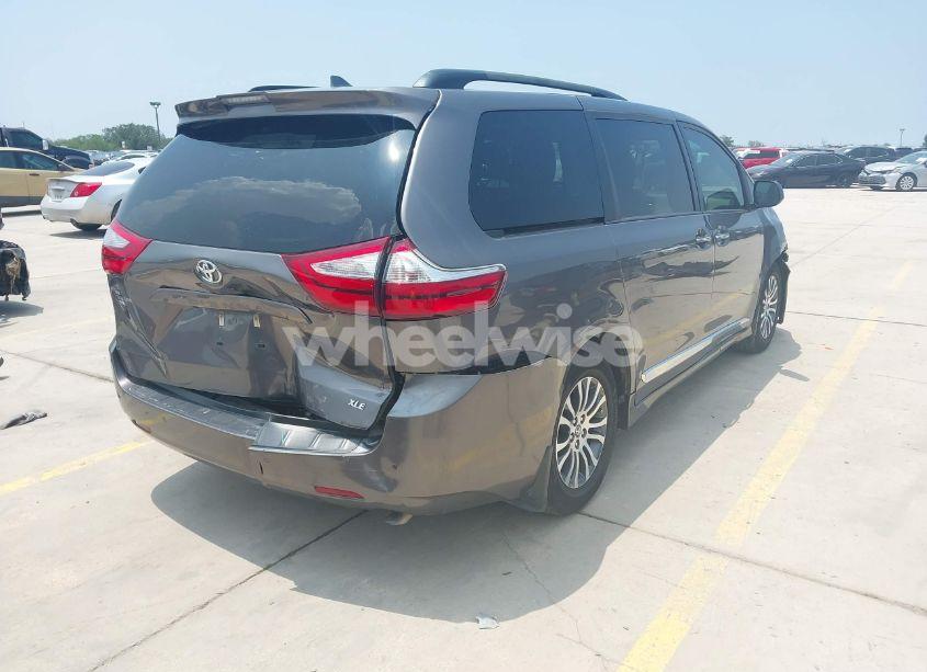 Photo 4 of 2019 Toyota Sienna XLE 8 PASSENGER (VIN 5TDYZ3DC4KS970576)