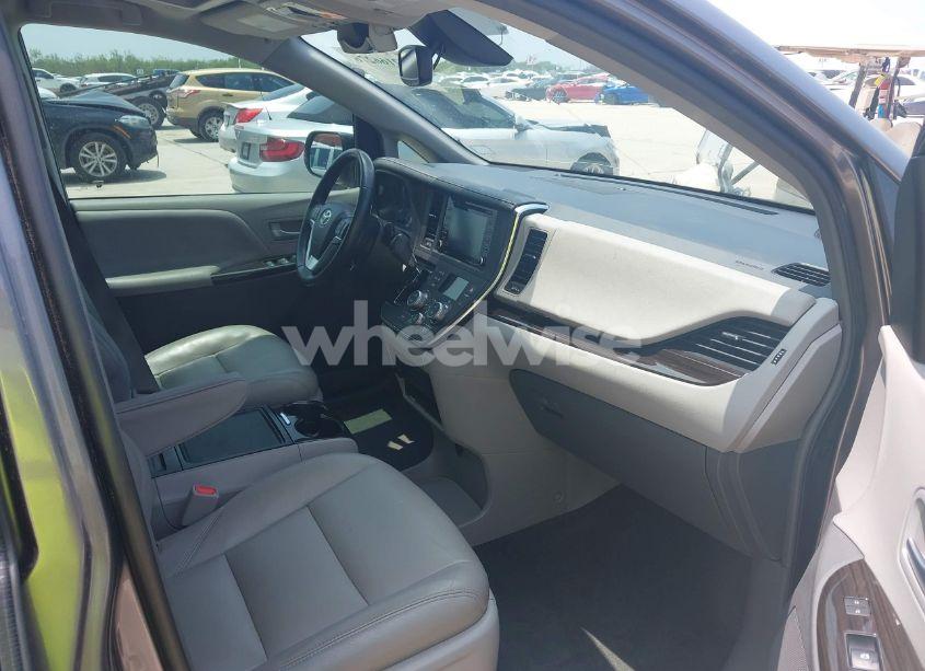 Photo 5 of 2019 Toyota Sienna XLE 8 PASSENGER (VIN 5TDYZ3DC4KS970576)