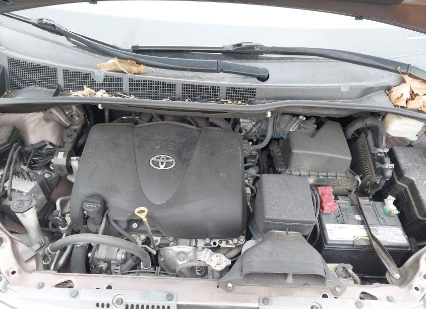 Photo 10 of 2019 Toyota Sienna XLE 8 PASSENGER (VIN 5TDYZ3DC4KS987264)