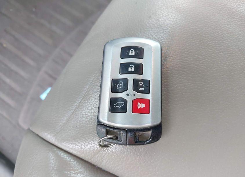 Photo 11 of 2019 Toyota Sienna XLE 8 PASSENGER (VIN 5TDYZ3DC4KS987264)